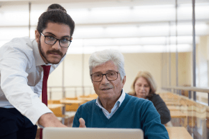 استراتيجيات التسويق والمبيعات: تعلم تقنيات التسويق الرقمي وزيادة مهارات البيع