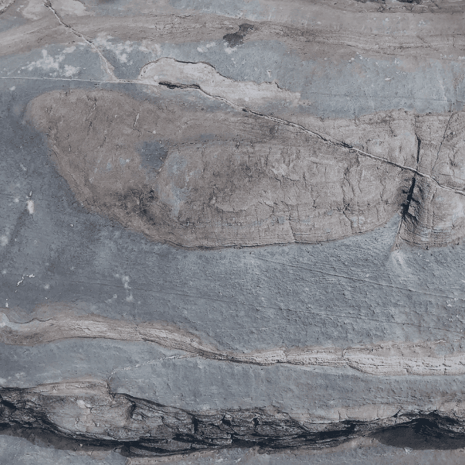 الطبقية التسلسلية للتاريخ والنظرية والتطبيق